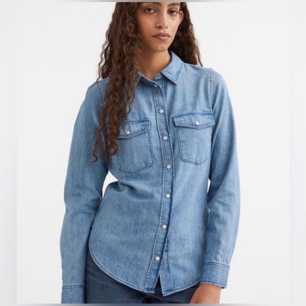 EUC- H&M 100% Cotton Long Sleeve Chambray Denim Long Sleeve Shirt w/Pearl Snaps
